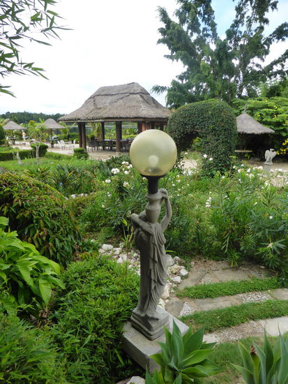 Frühstück im Gartenpavillon