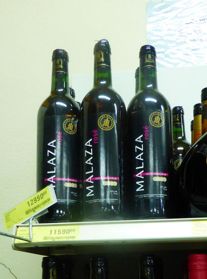 einheimischer Rotwein - ca 12000 AR = 4€