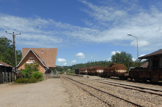 Wagons und Zug von madarail sind wohl schon in die Jahre gekommen