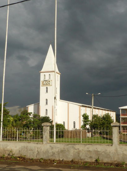 auch kleinere Orte haben überdimensionale Saalkirchen
