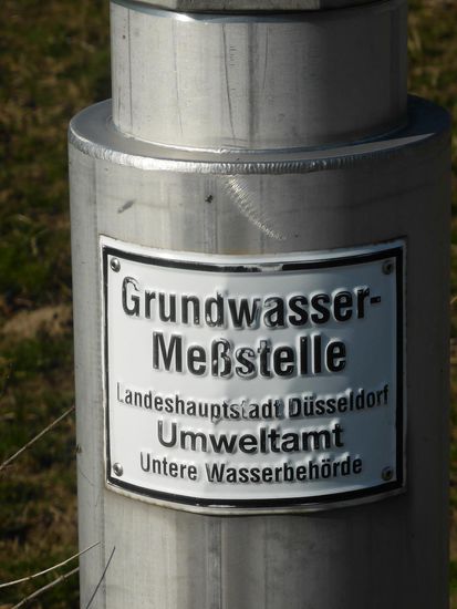 deshalb sind überall diese Meßstellen zu finden