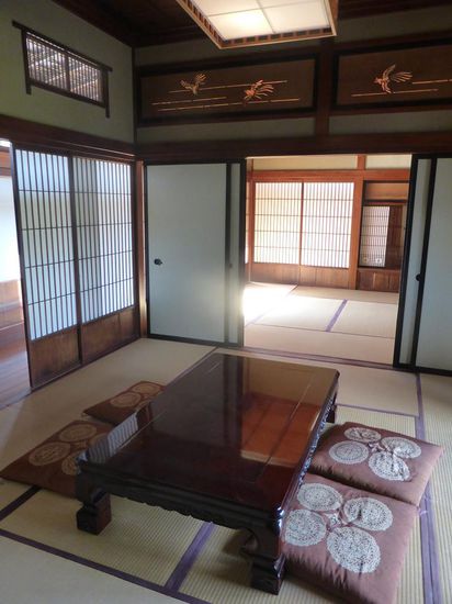 sparsame Raumgestaltung - für uns ist alles so niedrig - kommt man da überhaupt noch hoch?