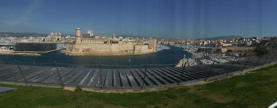 von li nach re: neuer Hafen/ MUCEM/ Cathedrale de la Maior/ Fort St. Jean / Alter Hafen