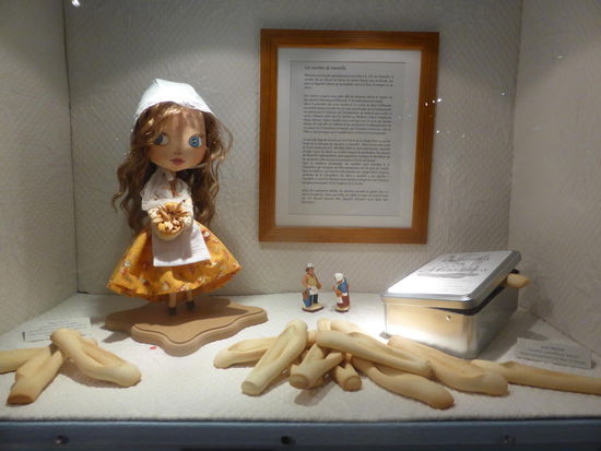 die Spezialität von Marseille - navettes - harte Kultkekse mit religiöser Vita