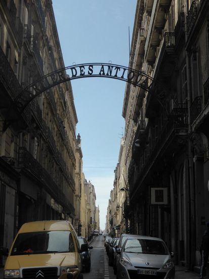 Antiquitätenviertel in der Rue Edmont 'ohne' Antiquitäten