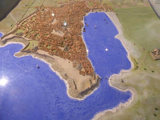 Modelle von Stadt, Hafen und Gebäuden geben ein gutes Bild des alten Marseille