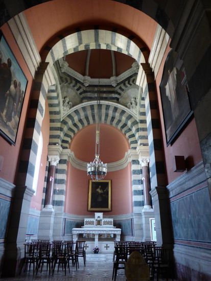 eine der großen Nebenkapellen