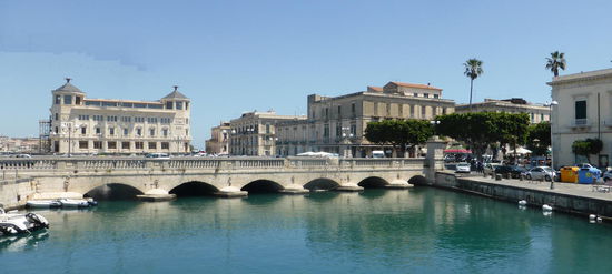 drei Brücken verbinden die Altstadt (Ortigia) mit Neapoli dem neueren Stadtbezirk