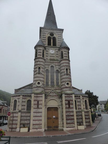 auch die Kirche ist in dieser Bauweise errichtet