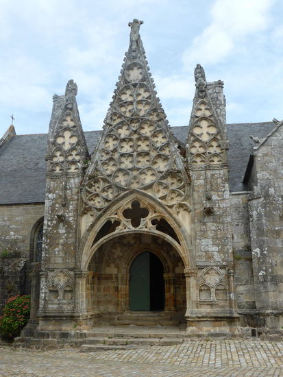 Vorhalle - Notre Dame de Roscudon