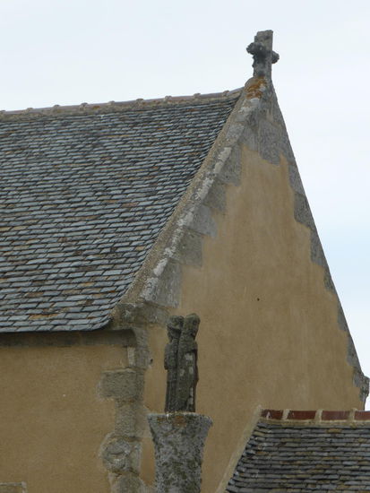 die beiden Figuren haben schon lange Zeit der Witterung getrotzt und stark gelitten