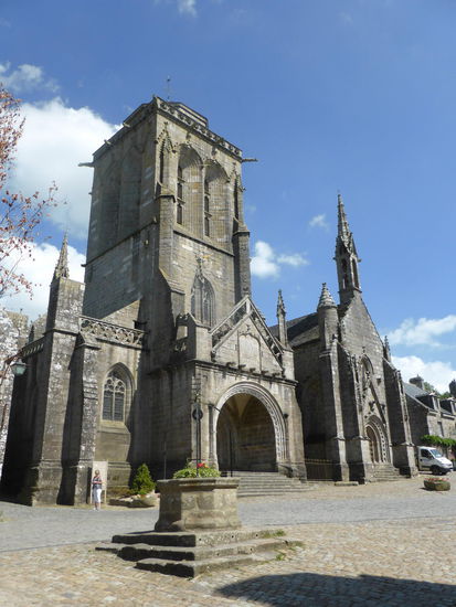 rechts neben der Kirche liegt die Penity-Kapelle - sie wurde zwischen 1504 und 1515 auf Wunsch von Anne de Bretagne errichtet.