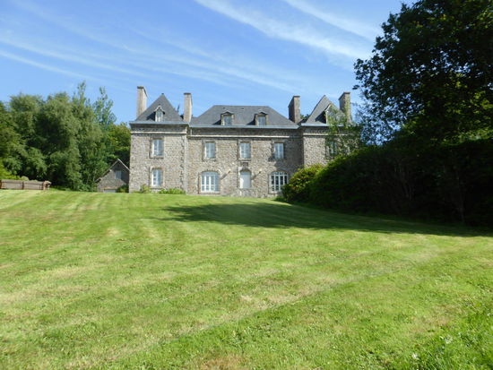 nur ein 'kleines' Anwesen können wir da oben bewundern - von Aussicht kann leider nicht mehr die Rede sein