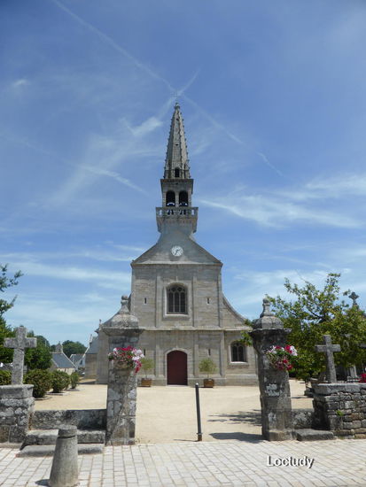 Fassade und Glockenturm stammen allerdings aus dem 18. Jahrhundert - meinem Enpfinden nach passen sie nicht zu der Kirche
