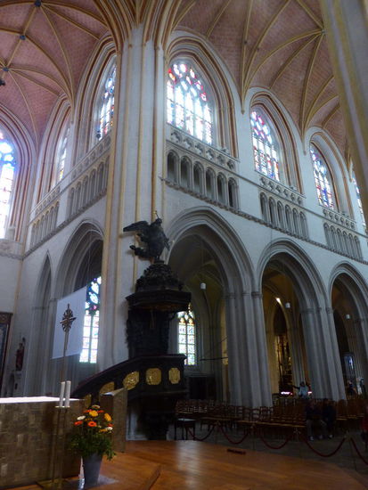 imposanten Bündelpfeiler der Hauptschiffarkaden