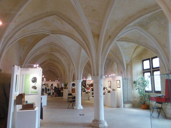 neben der lohnenden Architektur können wir eine Ausstellung zu Grammophonen bewundern.