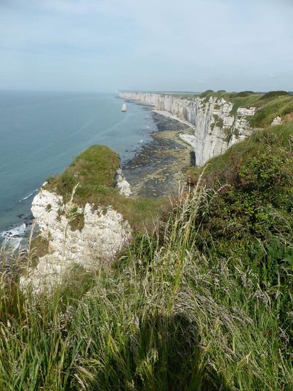 in der Ferne meint man ein Segelschiff zu sehen