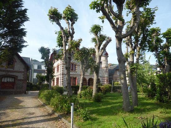 am Wegesrand liegen allerdings auch andere sehr schöne andere Anwesen