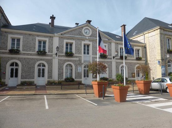 wie überall in Frankreich ist die Marie in besonders schmuckem Gebäude untergebracht