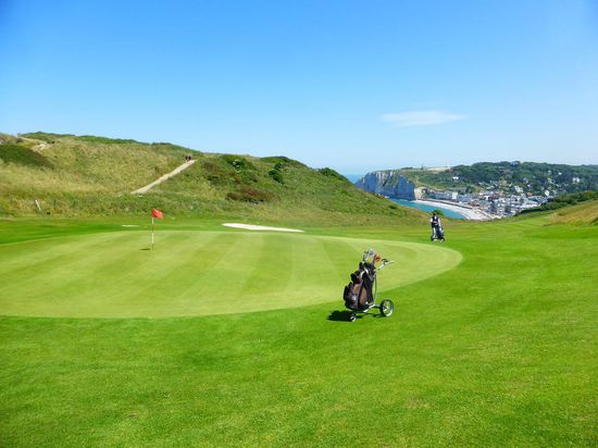 und endlich ist das Grün erreicht - nicht zu vergessen immer mal wieder die Blicke auf Etretat genießen!