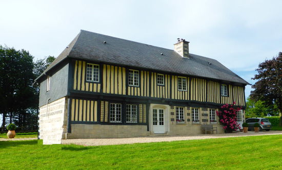 ein völlig restauriertes Ferme-Gebäude bietet einer begrenzten Anzahl Gästen ein tolles Ambiente in ruhiger ländlicher Umgebung
