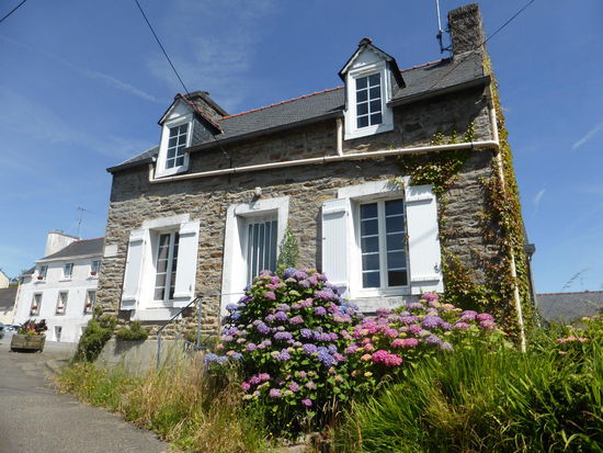 alles blüht und auch die Privathäuser sorgen für das Prädikat 'ville fleurie'