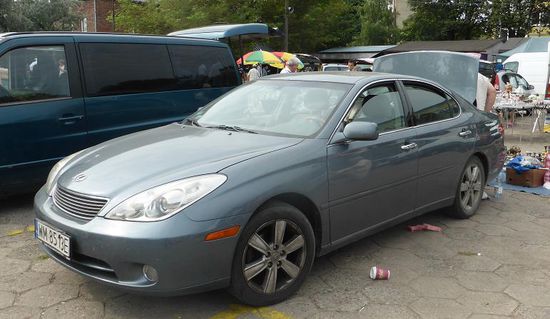 selbst einen alten Lexus - ein frühes Vorgängermodell meines Wagens - ist zu sehen aber nicht zu kaufen