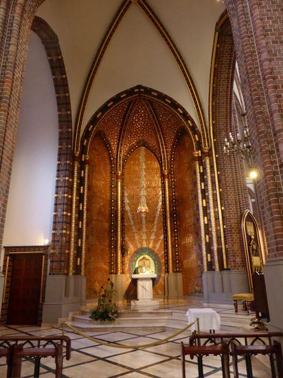 beim Wiederaufbau 1972 wurden auch moderne Elemente eingebaut