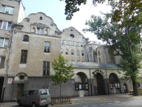 Das Theater ist allerdings noch in einem unrestaurierten Gebäude untergebracht