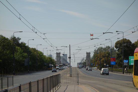 Stadttor an der Poniatowskiego-Brücke - auf dem Weg zurück zum Rondo de Gaulle