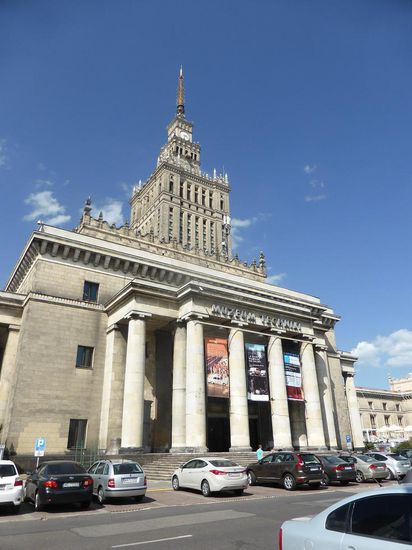 außer dem Technikmuseum gibt es im Kulturpalast auch noch ein großes Kinozentrum, drei Theater und einen riesigen Kongreßsaal mit 2800 Plätzen
