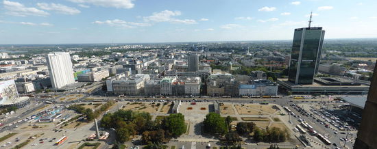 Blick nach Süden auf die Jerozolimkie - rechts unten der Bahnhof