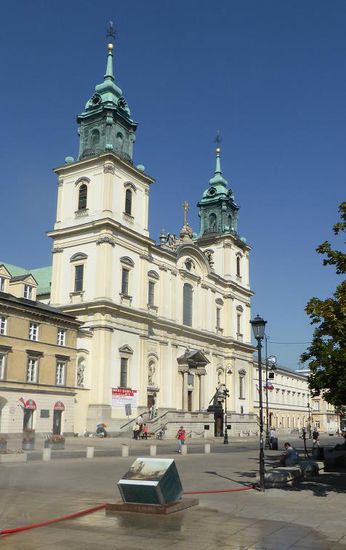 Heilgkreuzkirche mit riesigem Hauptschiff  (70x39x20m)