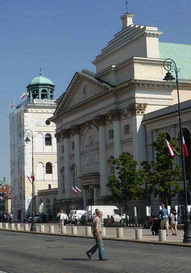 St. Annen-Kirche - 1454 zunächst im gotischen Stil eruhr sie mehrfache Umbauten - die barock-klassizistische Fassade von 1788 wurde zwischen 1946 und 1962 rekonstruiert.