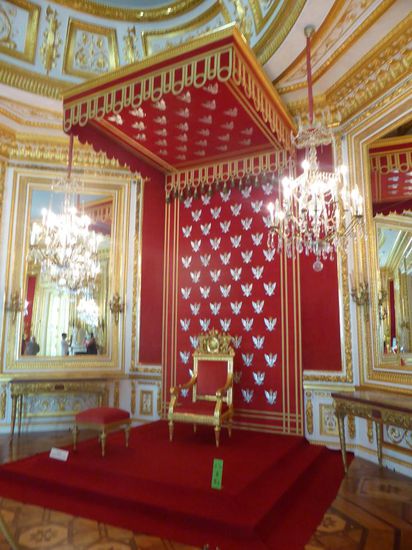 Der in Gold und rot strahlende Thronsaal geht auf Stanislaw August Poniatowski zurück der ihn bauen ließ. Der vergleichsweise kleine Saal ist mit der schönste Raum im Schloss.