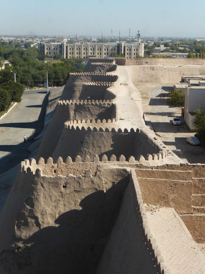 mäandrierende Stadtmauer (nach Norden)