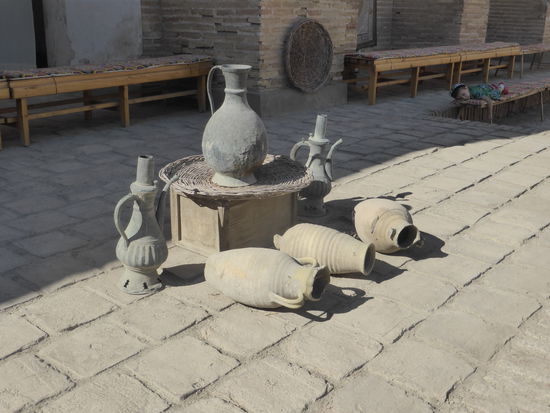 heute werden dort Gebrauchs-Gegenstände ausgestellt bzw. Musikinstrumente verkauft