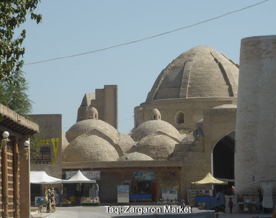 Der Toki Zargaron ist der Basar der Juweliere - bitte nicht an der unterschiedlichen Bezeichnungen/ Schreibweisen stören - sie gehören in Usbekistan zum Alltag