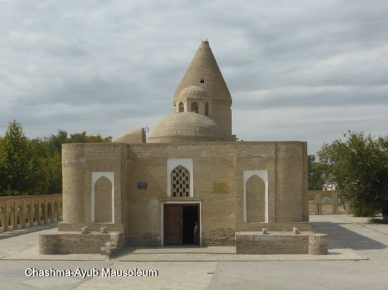 Bauzeit vom 12. Jahrhundert bis ins 16. Jahrhundert - die versch. Dächer spiegeln  die Entstehungszeit wider - der Teil mit dem Kegeldach wird als der älteste angesehen