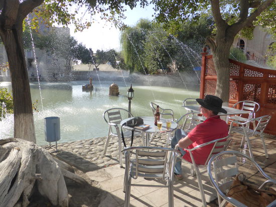 Das Bier am Labi Hauz haben wir nun wirklich verdient