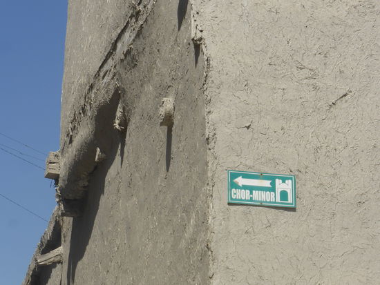 ein recht dezentes Schild weist auf die immanente Sehenswürdigkeit hin