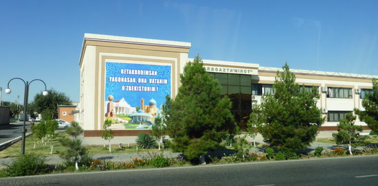 Banken und Geschäfte haben modernste Bauten