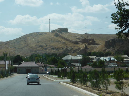 Oberhalb des Pilgerkomplexes von Nurata liegen die Ruinen einer alten Festung