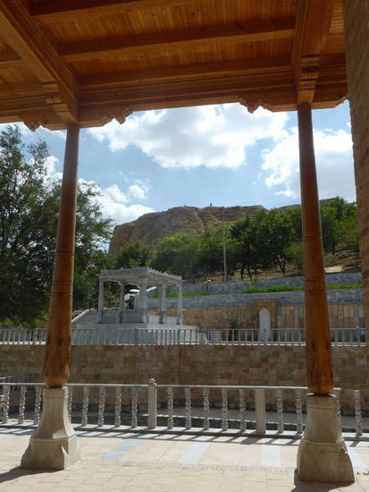 auf dem süd-östlichen Teil des Komplexes befindet sich der Nurata Friedhof mit dem Grab des Heiligen Person.