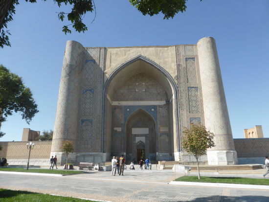 40 m hohes Hauptportal