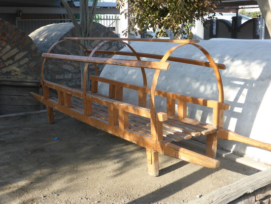 eine derartige Totentrage haben wir am Bolo Hauz bereits in einem Begräbniszug gesehen