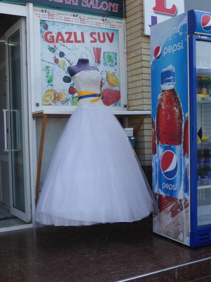 feierliche Hochzeiten sieht man immer wieder und überall