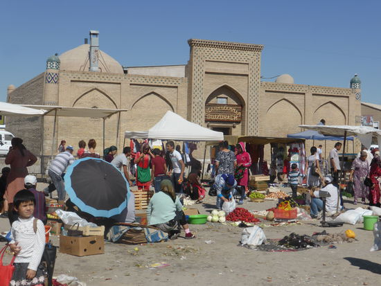 vieles findet auf dem Erdboden statt - im Gegensatz zu den großen Städten