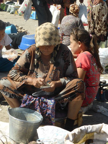 mal sehen, ob der Eimer für das eingenommene Geld reicht
