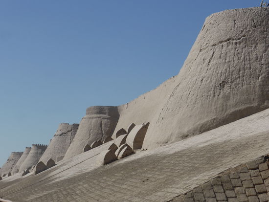 mit diversen Grabmalen